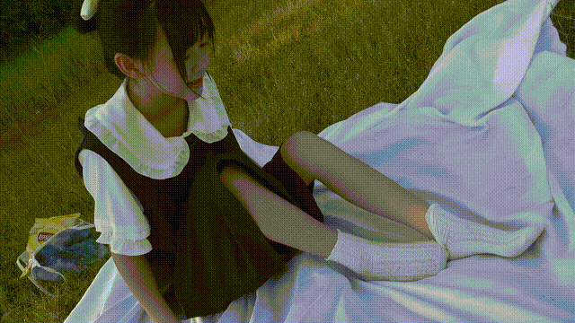 [视频] 南国足艺 清纯害羞静儿小美女