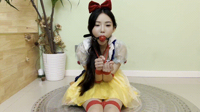 【小奶猫】COS白雪公主大号口球放置白皙的医美小姐姐皮肤就是好～白白嫩嫩楚楚动人